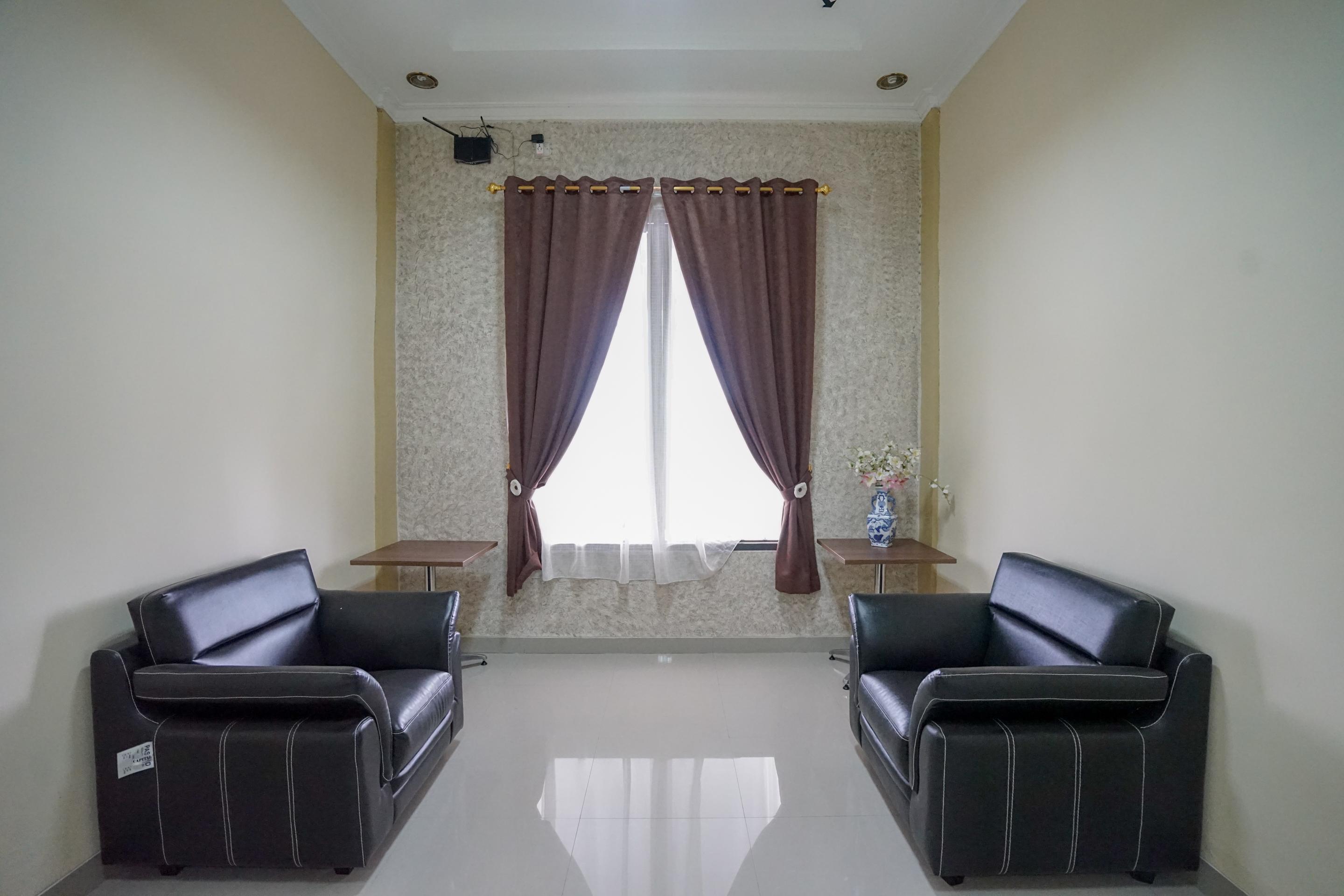 Oyo 346 Guest House Dempo Jakabaring Palembang Ngoại thất bức ảnh