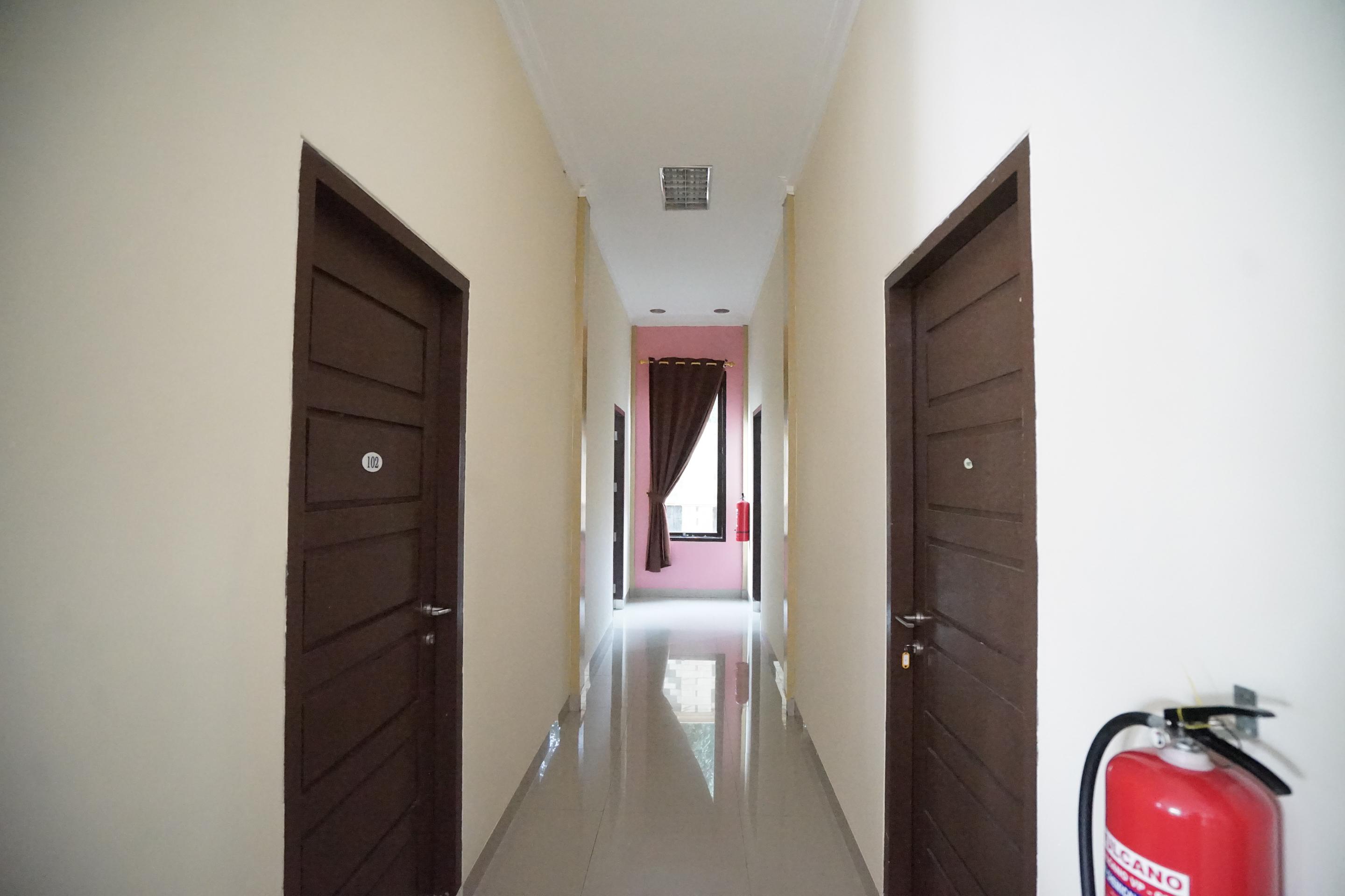 Oyo 346 Guest House Dempo Jakabaring Palembang Ngoại thất bức ảnh