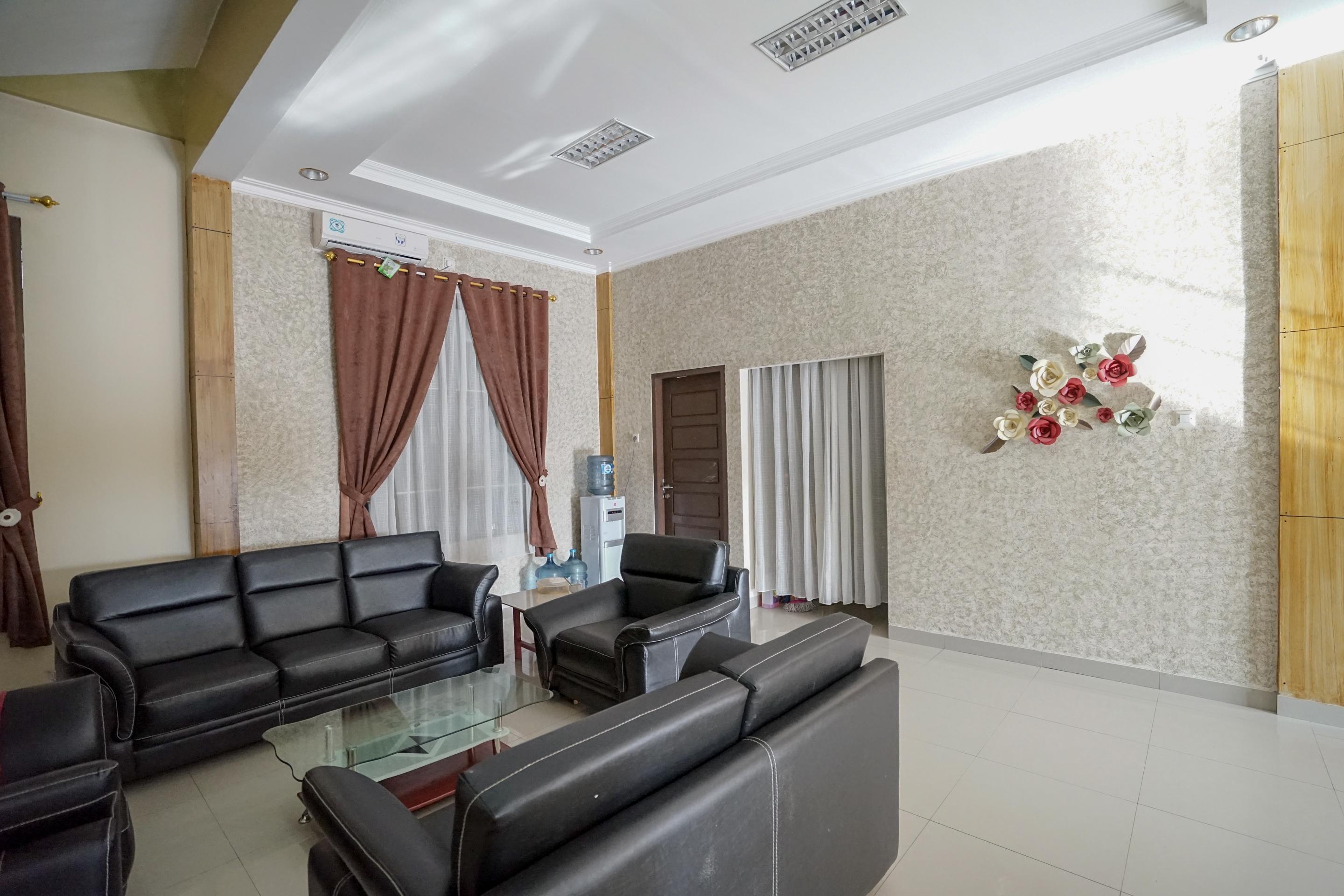 Oyo 346 Guest House Dempo Jakabaring Palembang Ngoại thất bức ảnh